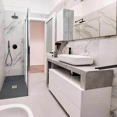 - Vivamus Large And Elegant *