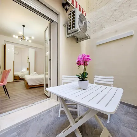 - Vivamus Large And Elegant *