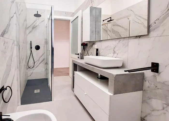 - Vivamus Large And Elegant *