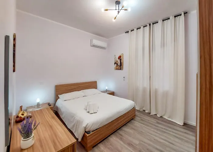 - Vivamus Large And Elegant