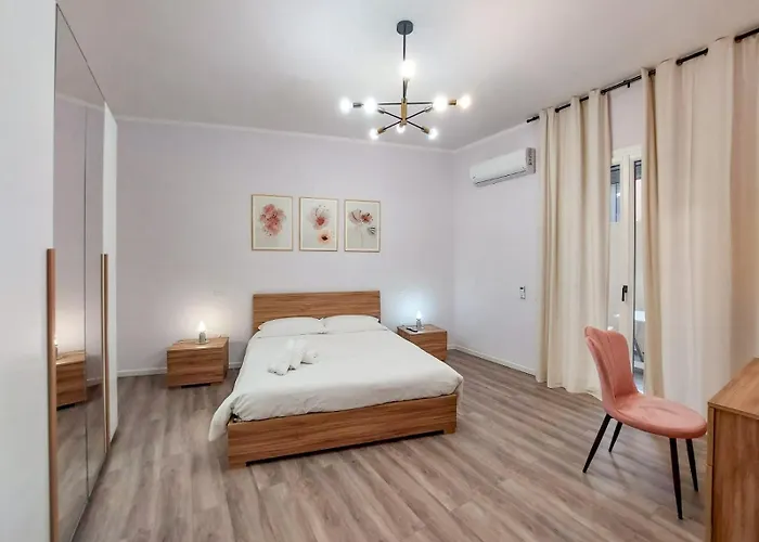 - Vivamus Large And Elegant Apartament *