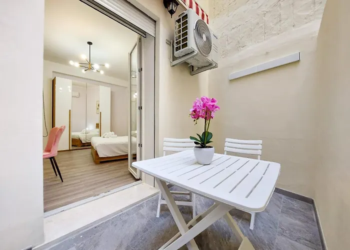 - Vivamus Large And Elegant *