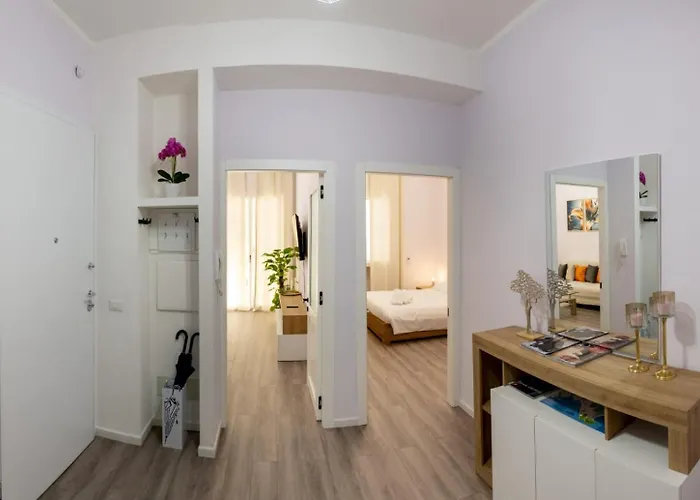 - Vivamus Large And Elegant * Cagliari